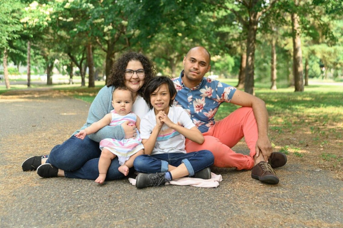 Natural Family Interaction: How Lifestyle Photography Encourages Genuine Connections