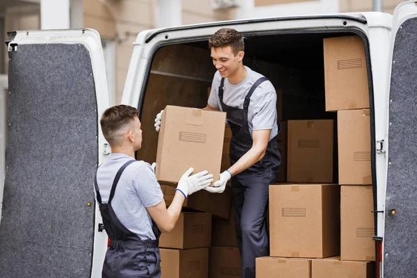 3 Business Advantages of Hiring Professional Movers