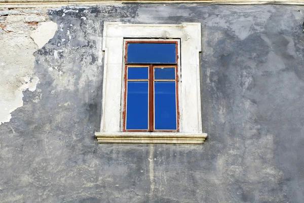 Secure Your Family with Hurricane Impact Windows in South Florida